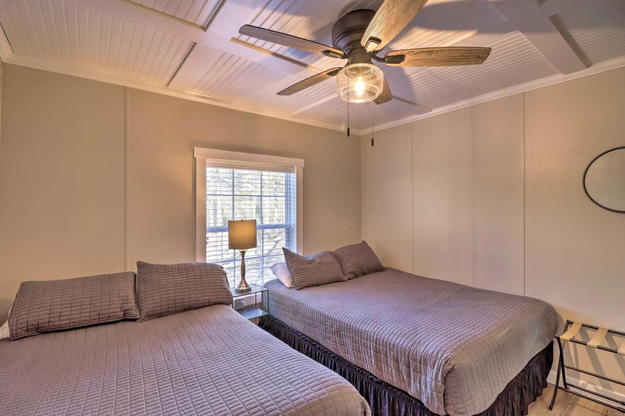 Lakefront Greers Ferry Cabin With Covered Boat Slip! Fairfield Bay Extérieur photo